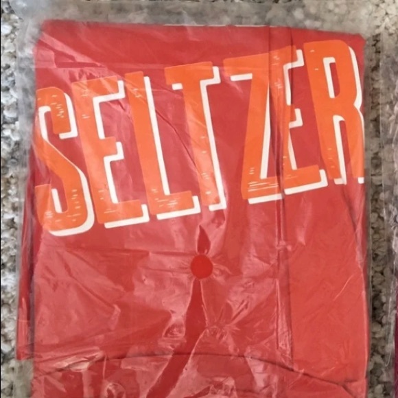 New in package inflatable cooler - Picture 9 of 13